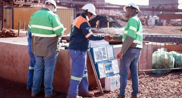 SSM-Site-photo- shaking hands